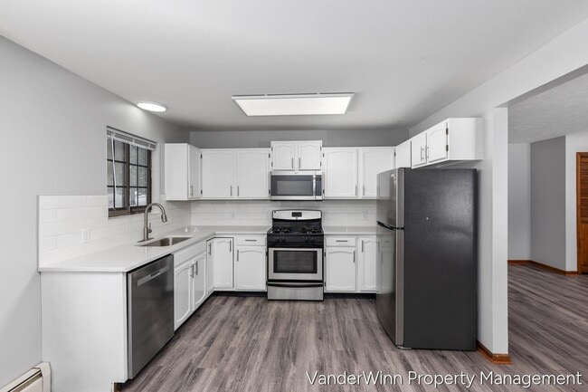 Building Photo - 6556 Bella Vista Dr NE