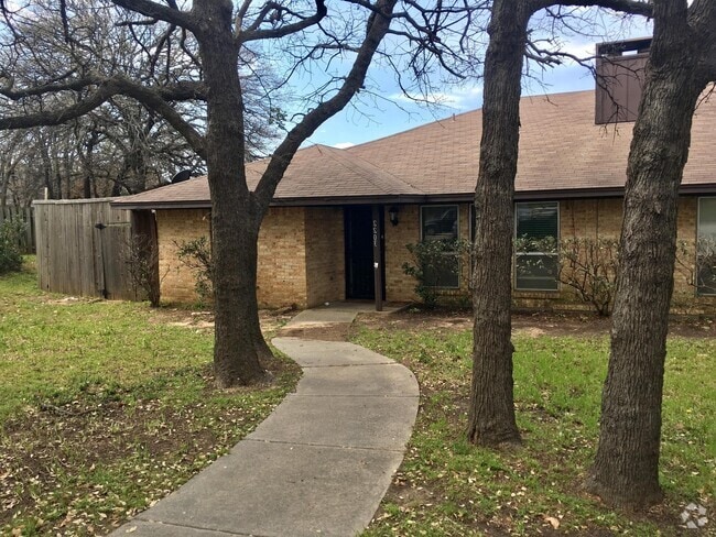 Building Photo - 2201 Canterbury Ct Rental
