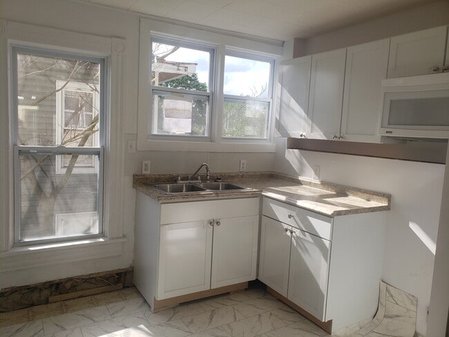 Building Photo - 28 Western Ave