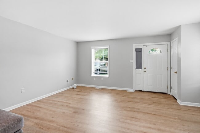 Photo - 586 Taylor St