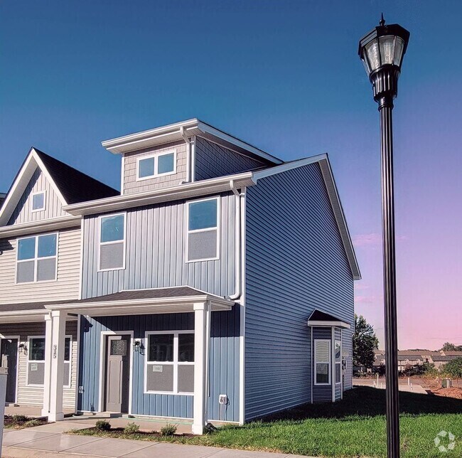 Building Photo - Luxury Townhome For Rent Near Billy Dunlop...