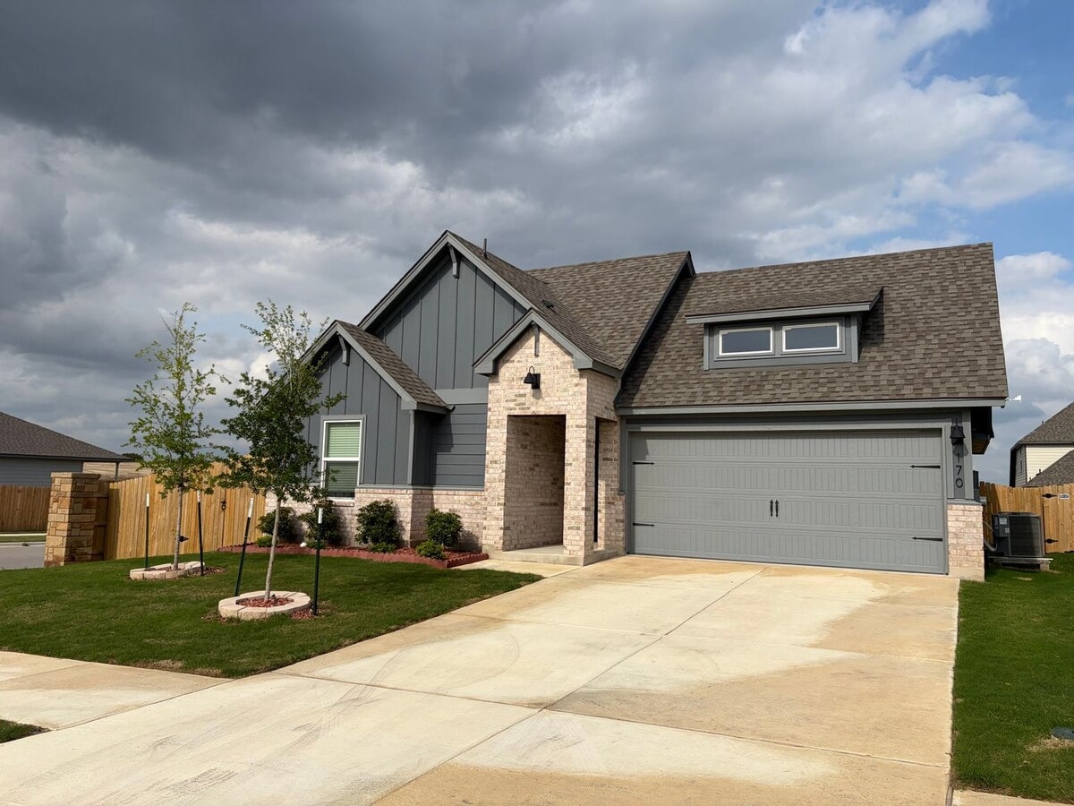 Photo - 170 Ellenora Dr