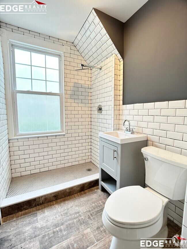 Building Photo - 73 Leicester St Unit 1 Rental