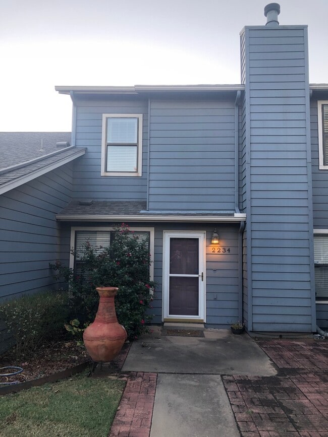 Photo - Beautiful 3 Bedroom, 2.5 Bath Townhome Condo in Canterbury!