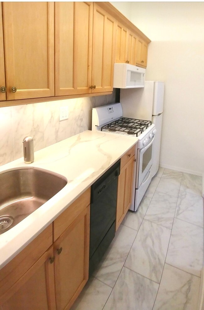 Photo - 196 W 9th St Unidad 196 w 9 street Brooklyn