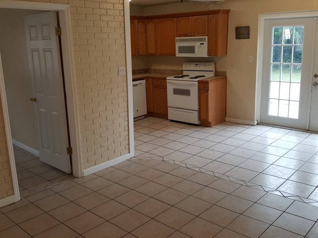 Photo - 104 Prince Ave