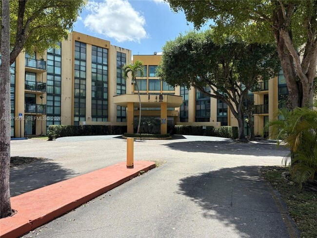 Building Photo - 11800 SW 18th St Unit 517-4