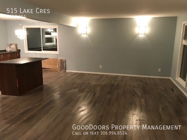 Photo - 515 Lake Crescent