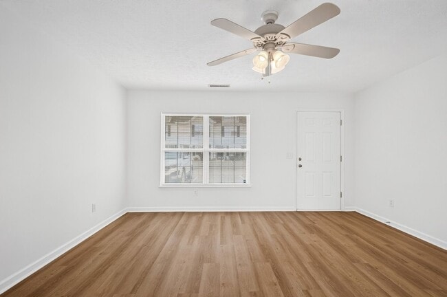 Photo - 2961 S Rutherford Blvd