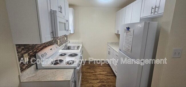 Photo - 1015 E 8th St