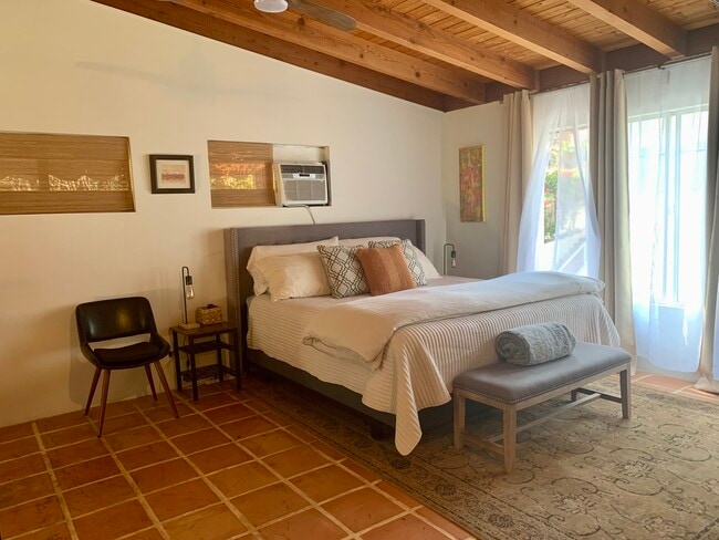 Photo - 8852 Wonderland Ave Unidad Guesthouse Laurel Canyon