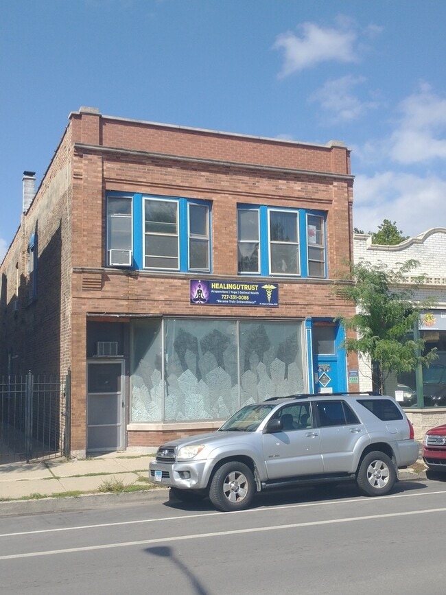 Building Photo - 3646 W Wrightwood Ave Unit 2 Rental
