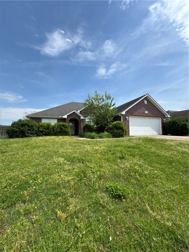 Building Photo - 2330 N Stonecrest Dr