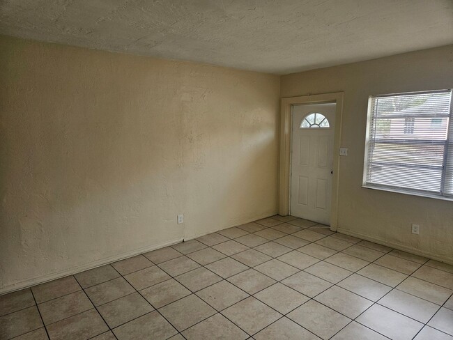 Photo - 2 Bedroom Unit in St Pete