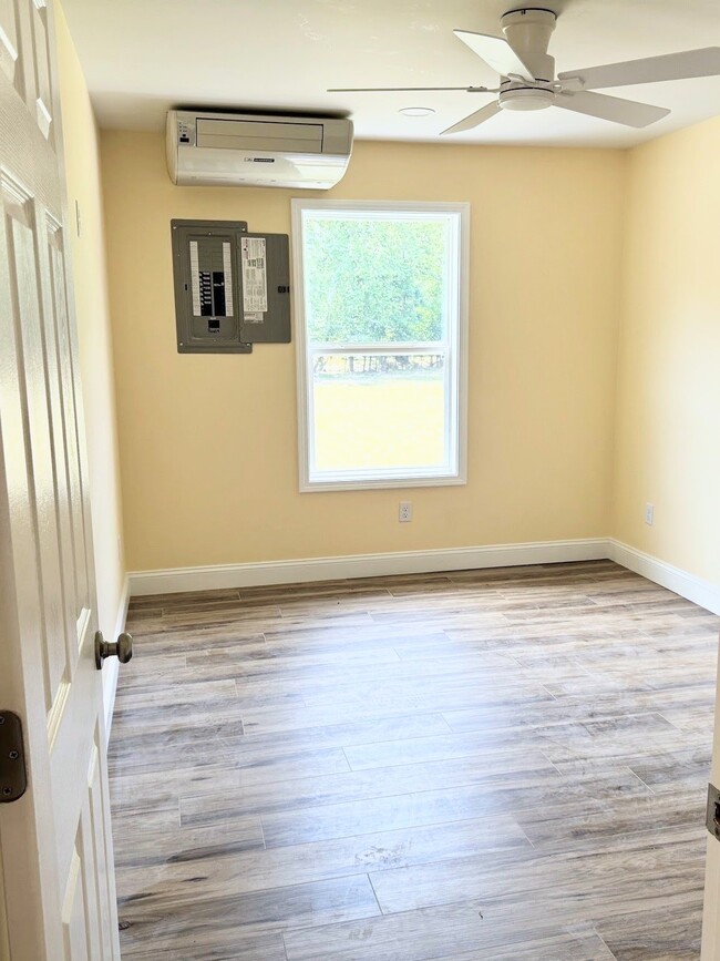 Bright bedrooms - Fox Run Apartments - 963