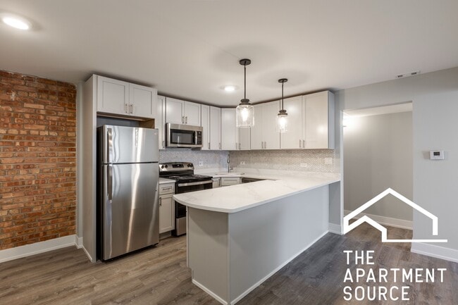 Building Photo - 1214 N La Salle Dr Unit F2