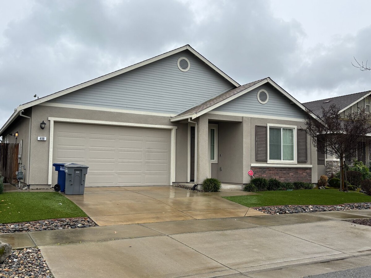 4 Bedroom/ 2 Bathroom home in newer neighb... - 4 Bedroom/ 2 Bathroom home in newer neighb...