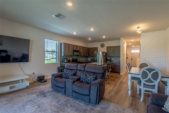 Photo - 3005 Suncoast Blend Dr