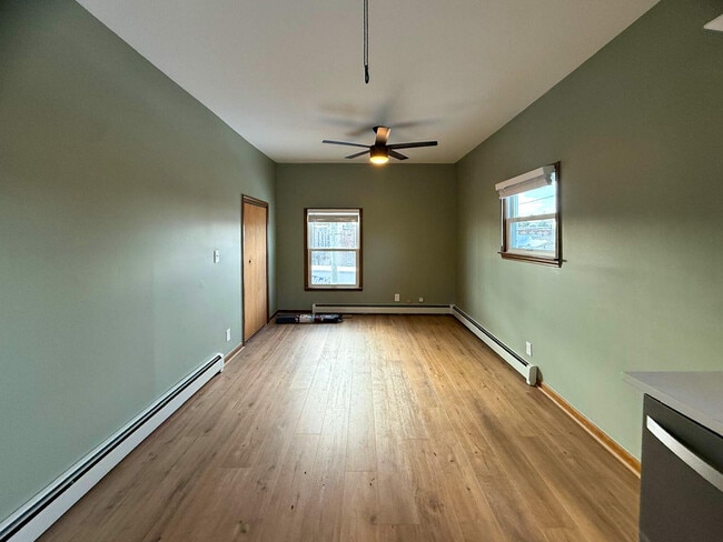 Photo - 36465 Main St