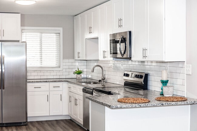 78 Sheridan Drive - 78 Sheridan Drive