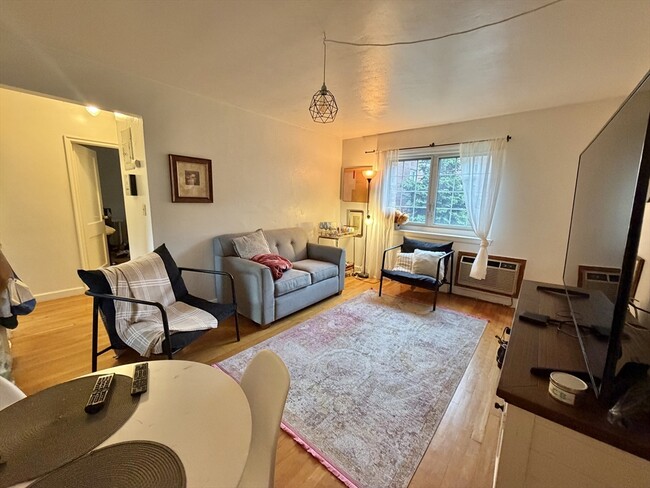 24 Saint Paul St Unit 4