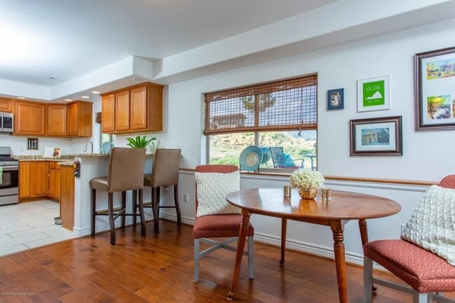 Photo - 128 Castle Ridge Dr