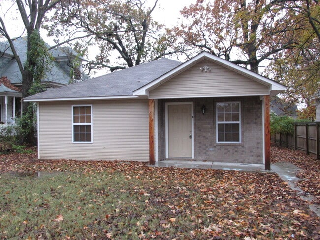 Building Photo - LJM-915 South 17th (A-B) Unit A Rental