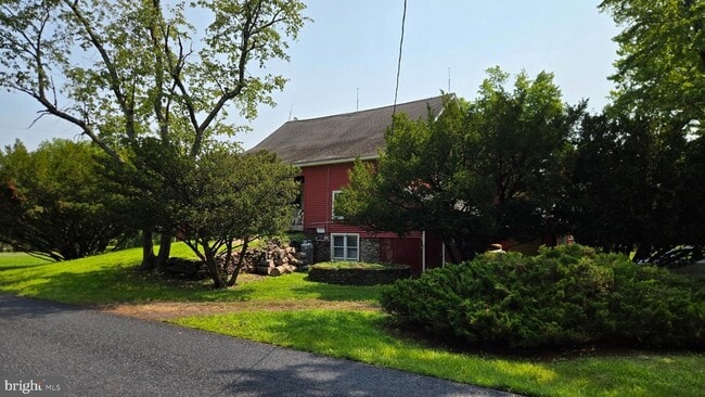 Building Photo - 253 E Dark Hollow Rd Unit APT 1
