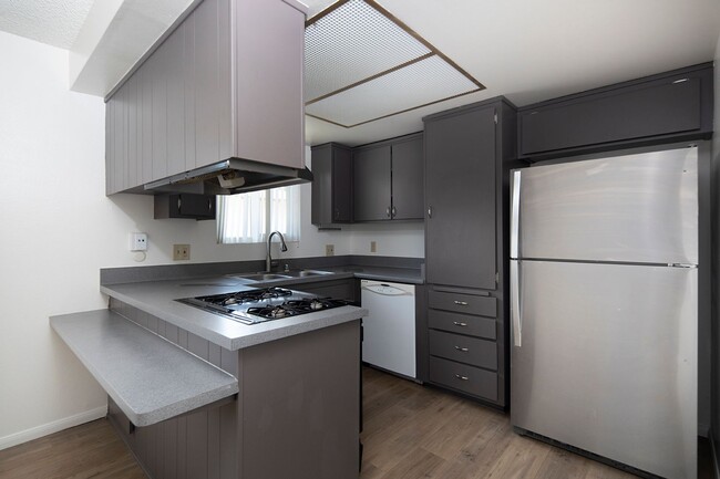 Photo - *MOVE-IN SPECIAL* 2BR in Oceanside with W/D Hookups and Garage Unidad 2163