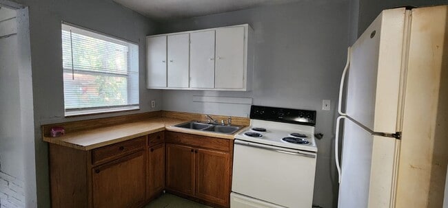 Photo - 2/1 St Pete Single Family Home !