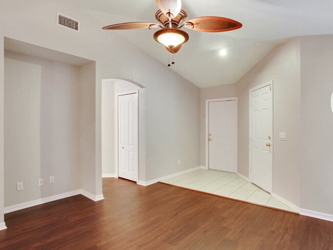 Photo - 926 Lake Shore Ranch Dr