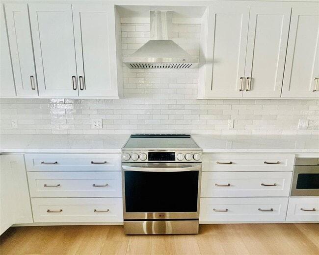 Photo - 1801 Beach Dr NE