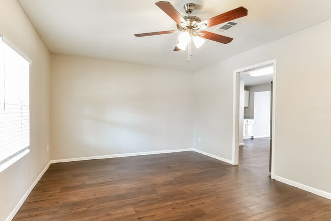 Photo - 11611 Duane St