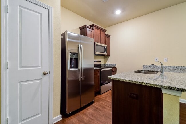 Photo - 507 Highwood Ln