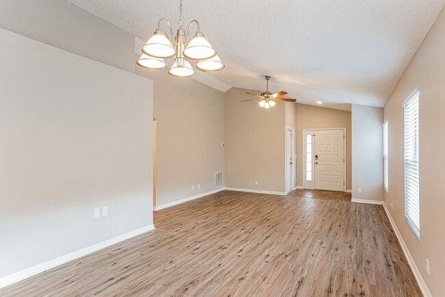 Photo - 810 Cape Cod Cir