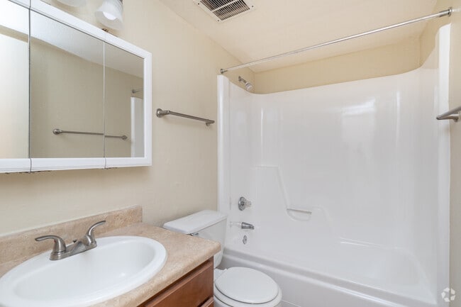 2HAB, 2BA - 860 ft² - Sycamore Square Apartments