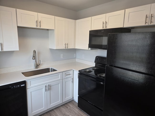 Photo - Sabine Apartments