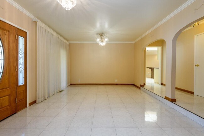 Photo - 1811 Randall Rd