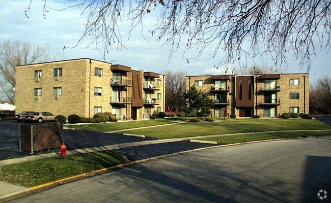 Photo - 647-651 Carroll Pky Apartments