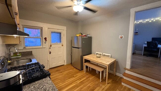 Photo - 9 Oak Square Ave Unit 1R