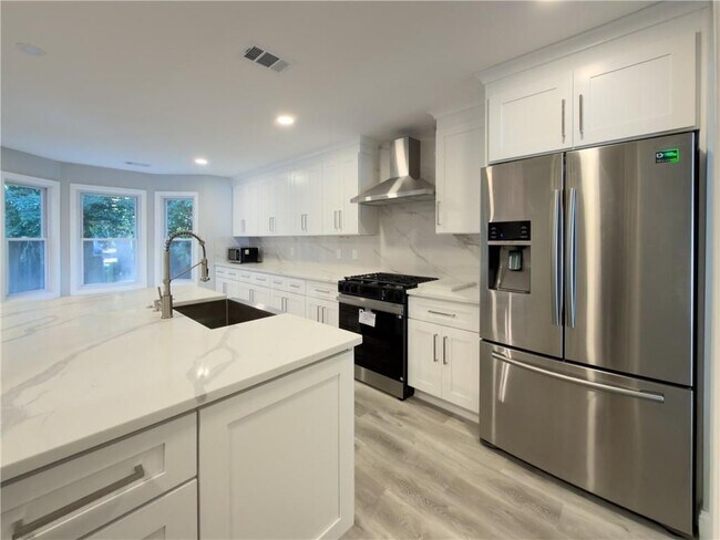 Photo - 528 Parkstone Ln