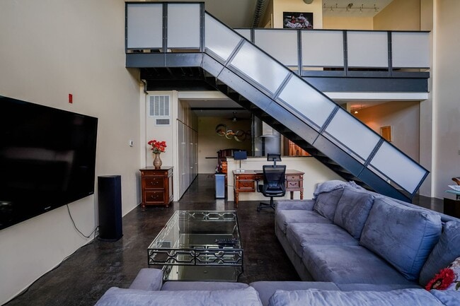 Photo - Fully Furnished 2-Level Condo for Traveling Nurses | 1,549 Sq Ft | Private Parking | Shared Living Unit 300