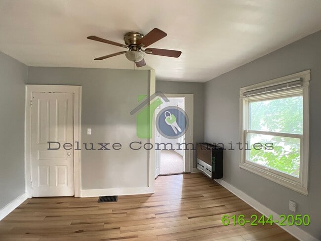 Photo - 1 Bed, 1 Bath Upstairs Unit - Move in Ready!