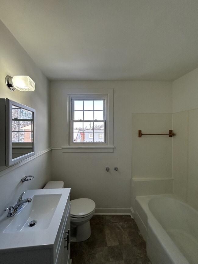 Building Photo - 1-Bedroom 1 Bathroom in Downtown Front Royal - Cozy 650 Sq. Ft. Gem on East Main Street!