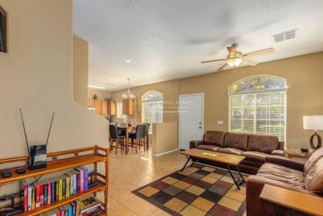 Photo - 458 N 168th Ln