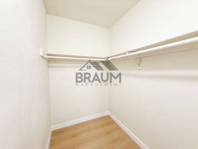 Photo - 13129 Oxnard St Unit 4