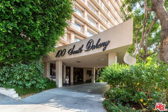 Building Photo - 100 S Doheny Dr Unit 214