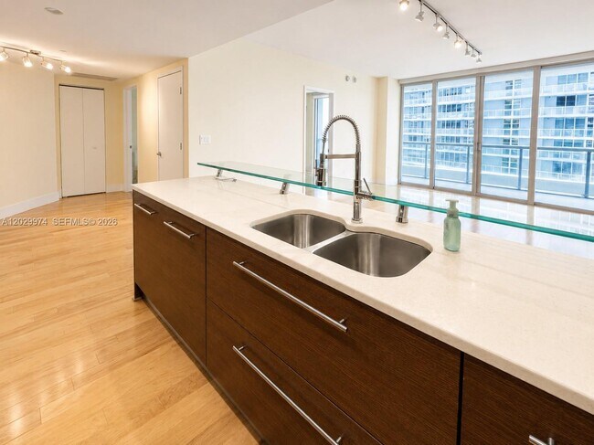 Photo - 475 Brickell Ave Unidad 2909