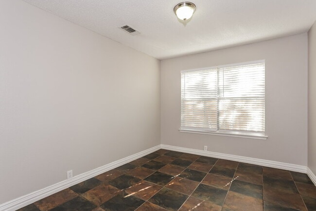 Photo - 4812 Derby Ln