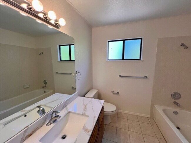 Photo - 3552 Larchmont Ct